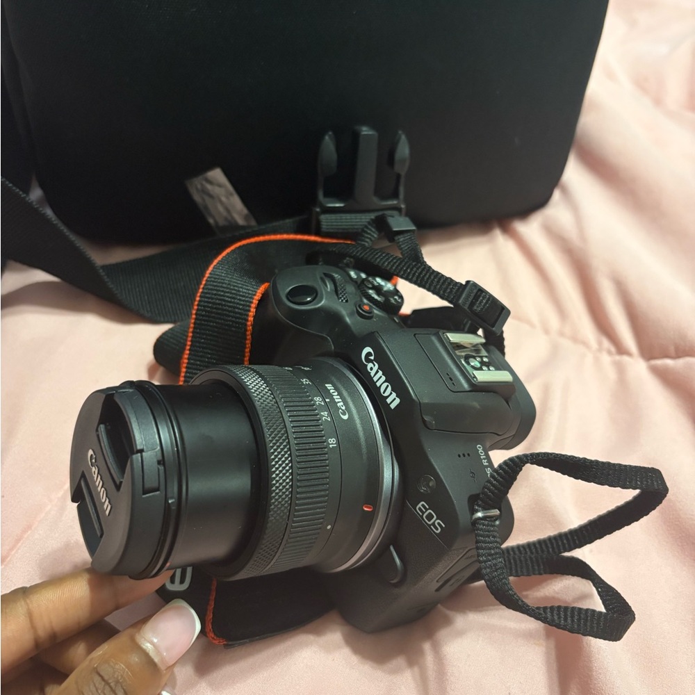 Canon EOS R100 Black Camera